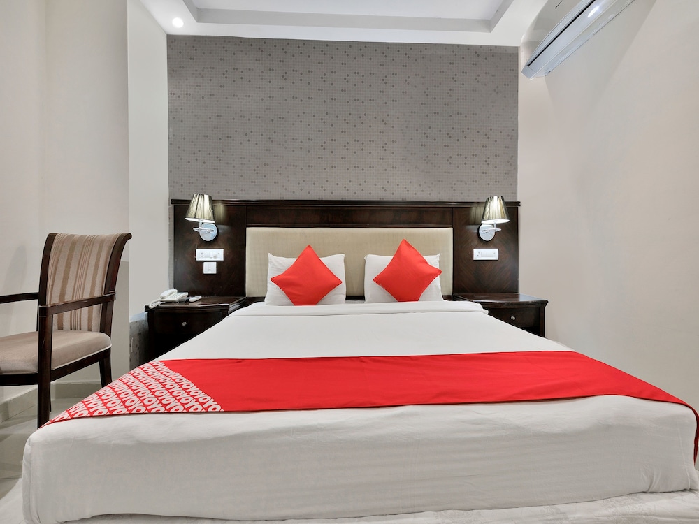 Oyo 12384 Hotel Serene Majestic 8/18