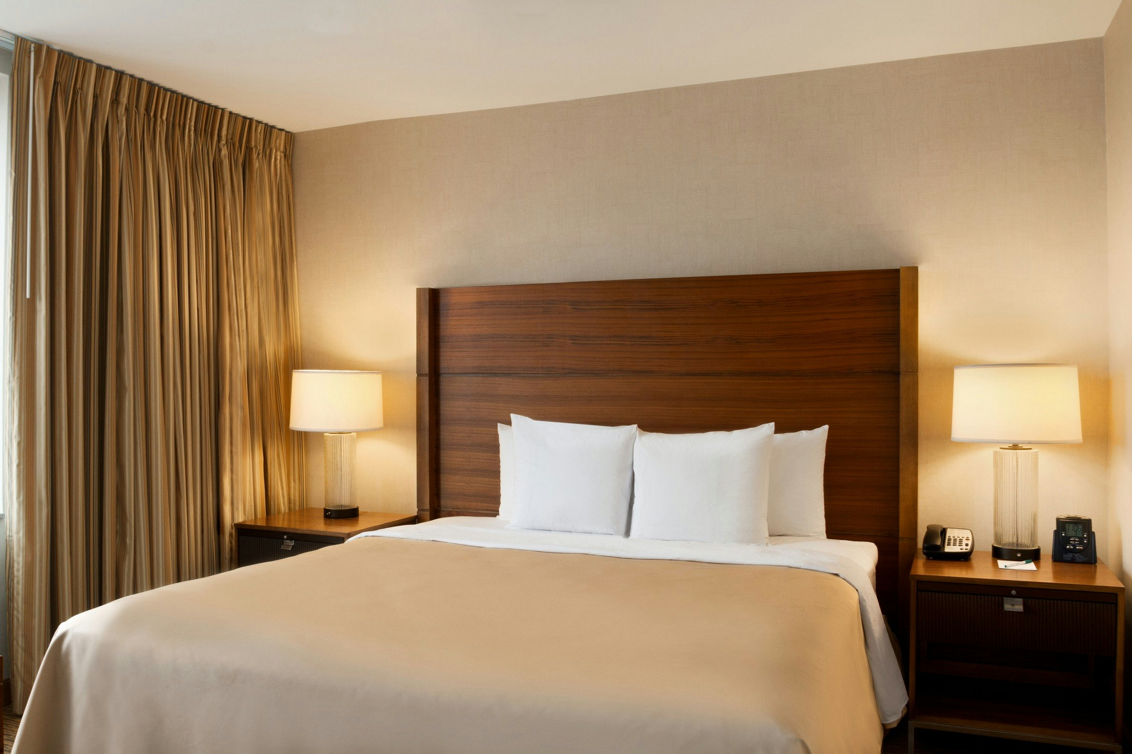 1 BEDROOM, SUITE, KING BED