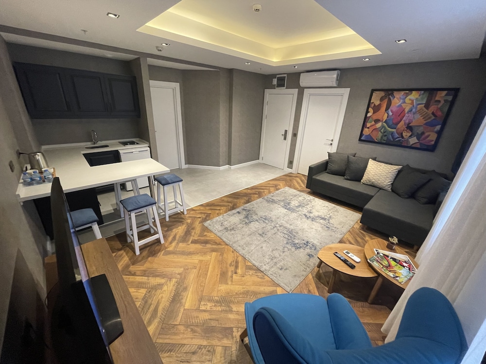 Feri Suites 32/50