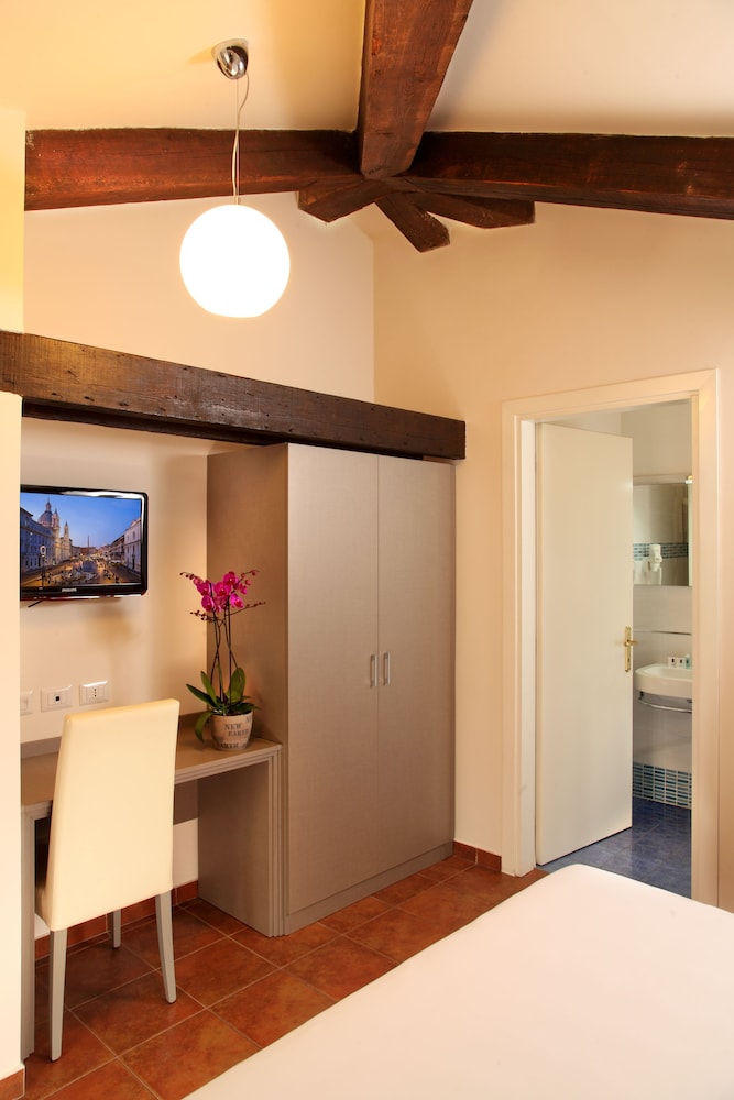 Hearth Hotel 78/92
