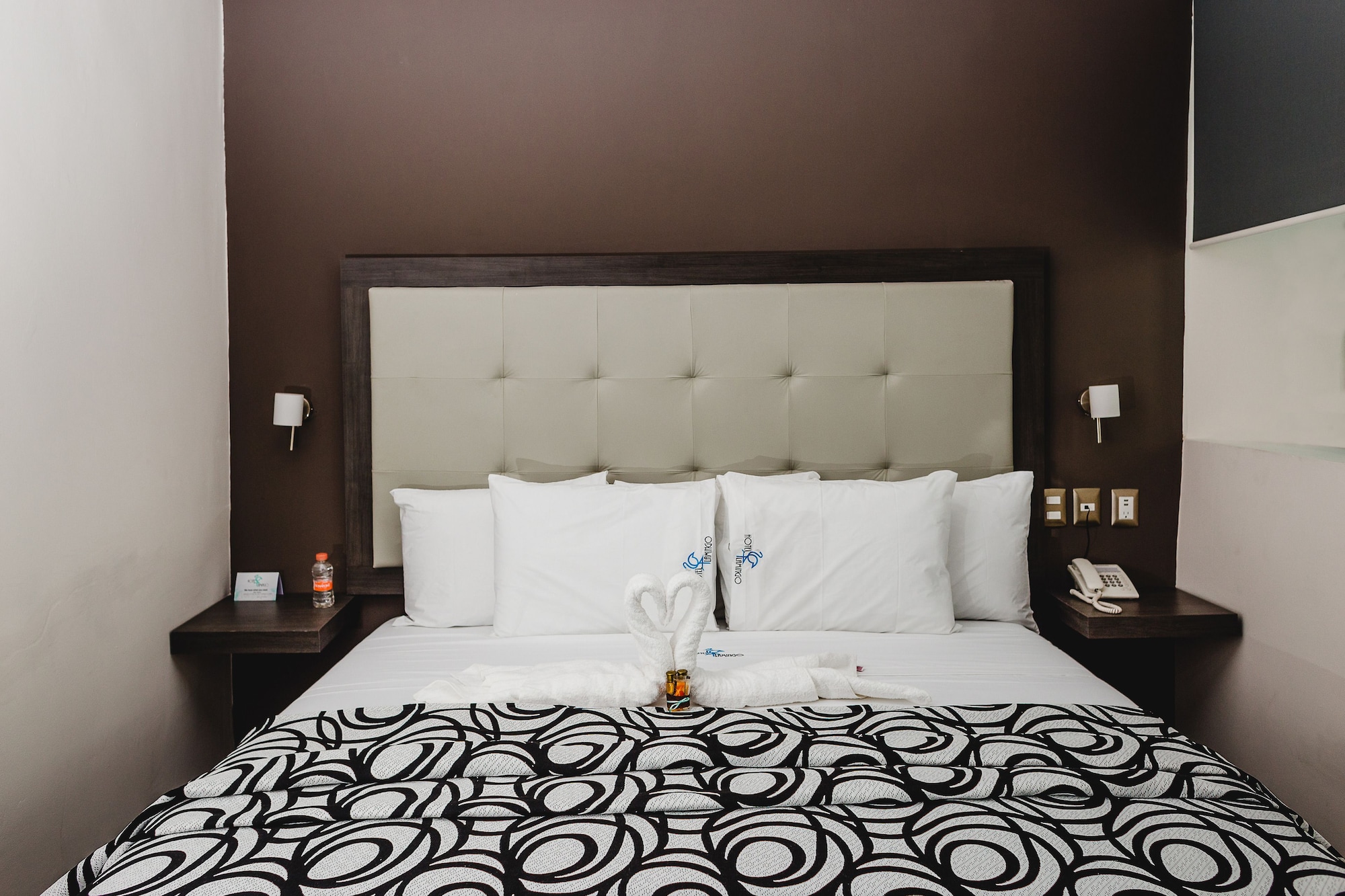 ROOM, KING BED