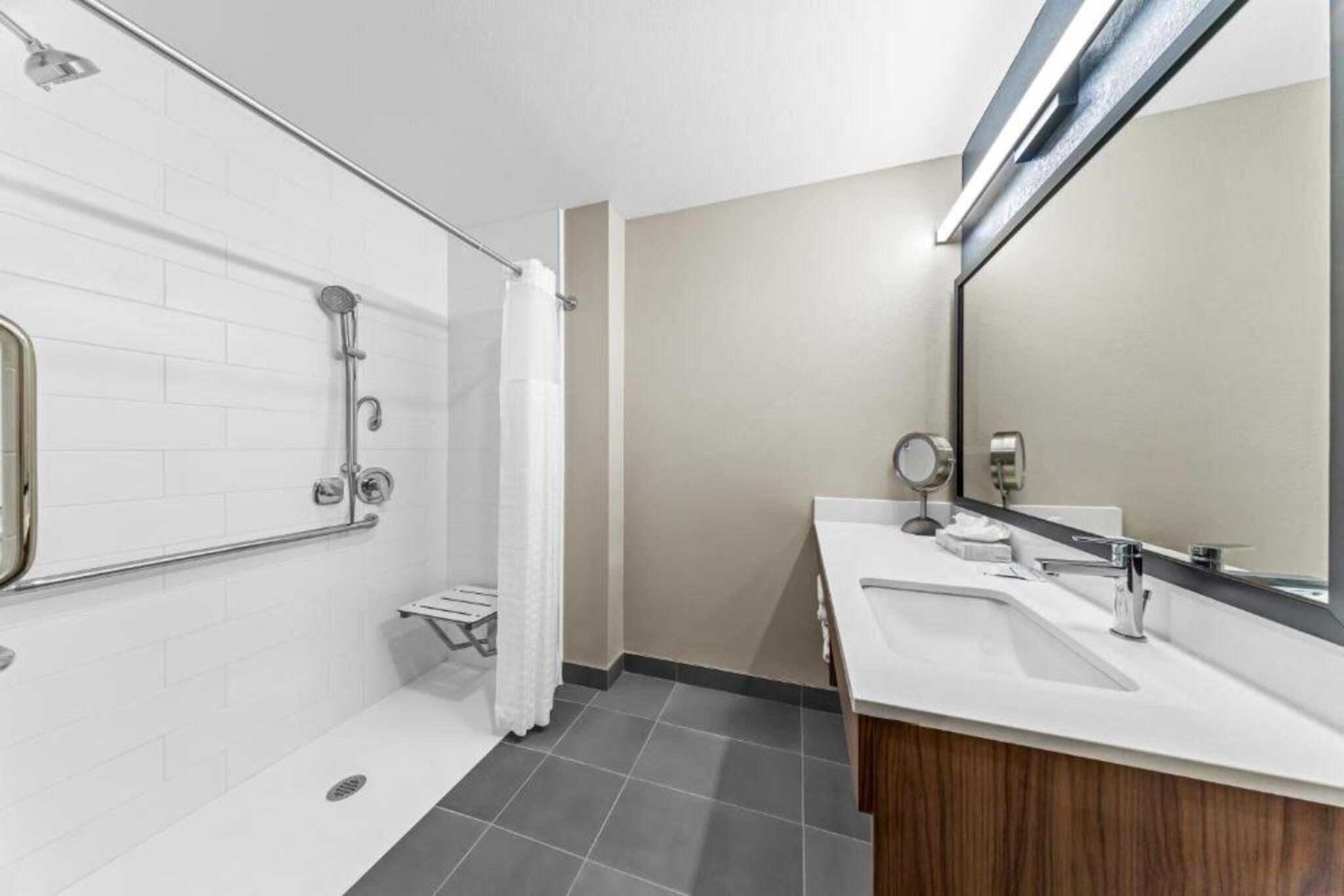 Everhome Suites Ontario Airport 36/39