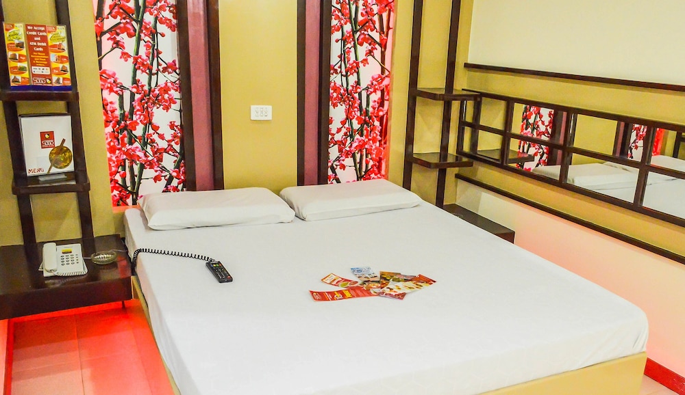 EXECUTIVE, QUEEN BED