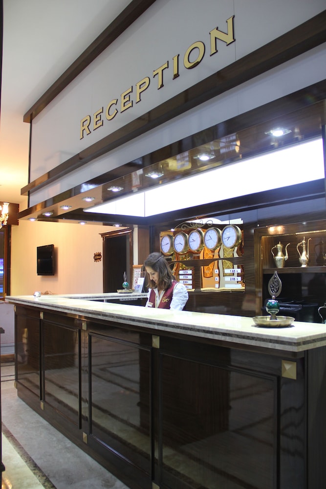 Grand Corner Boutique Hotel 33/45