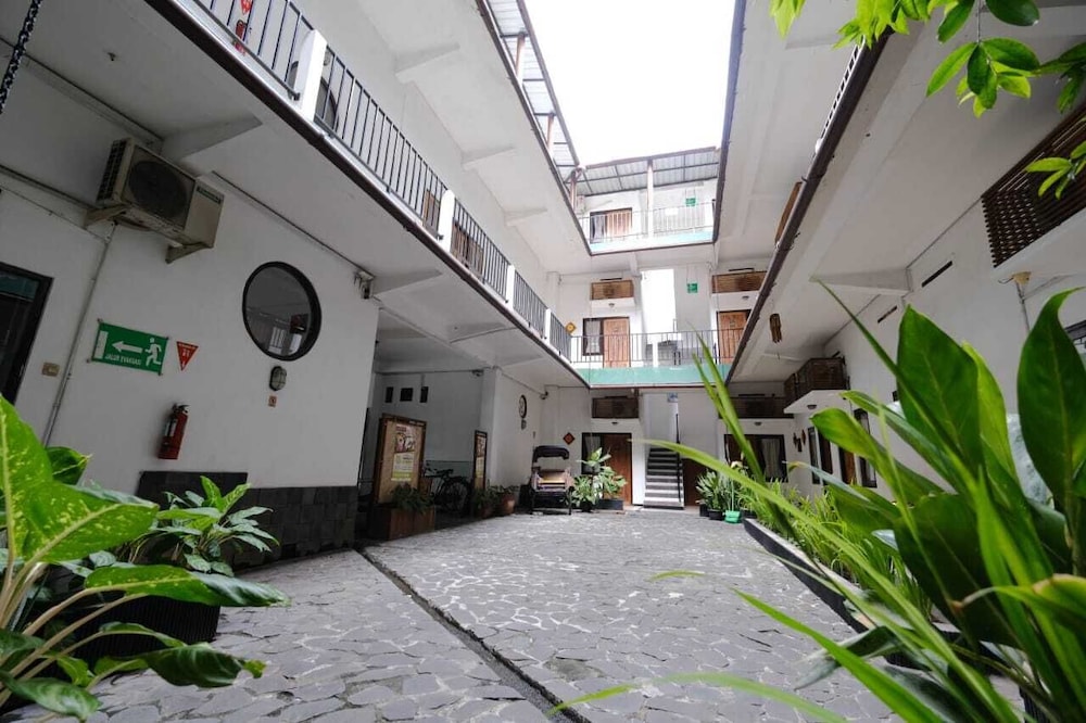 Mawar Asri Hotel 2/43