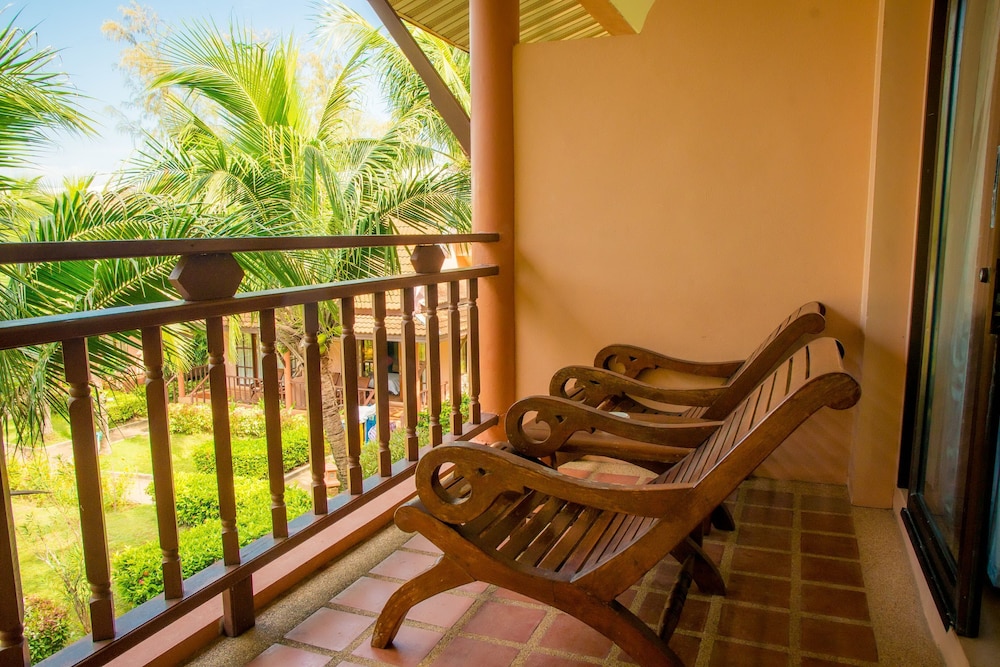 LANTA CASUARINA BEACH RESORT 37/59