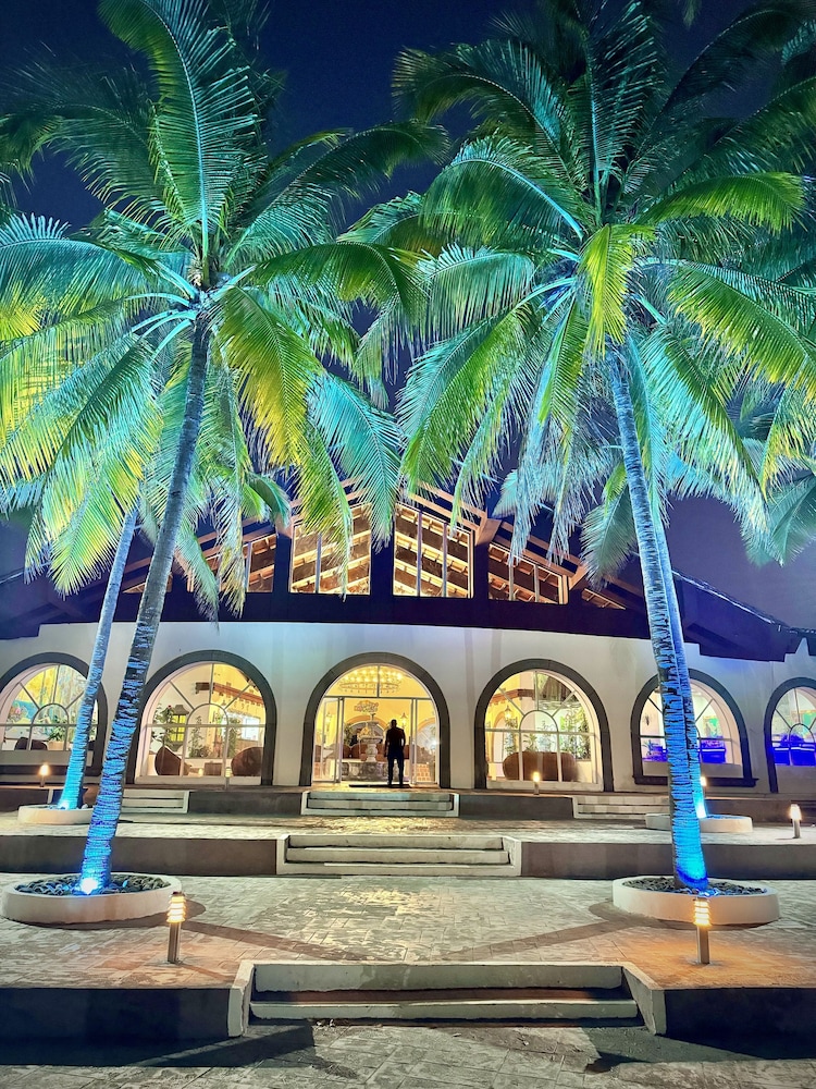 Hotel Tesoro Beach 1/50