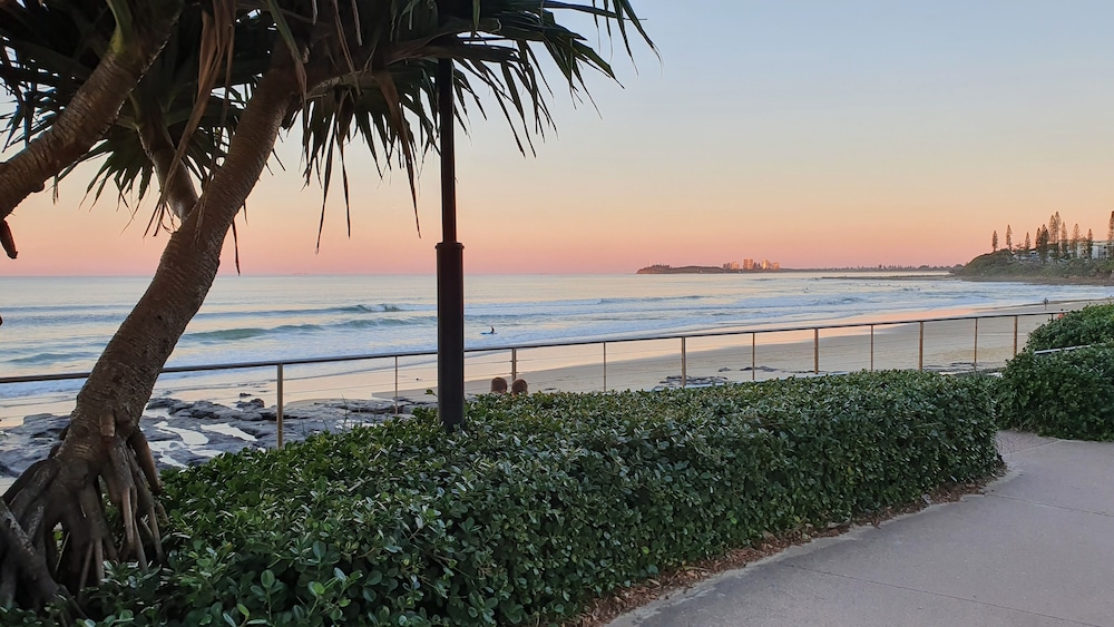 Alex Beach Cabins and Tourist Park 35/50