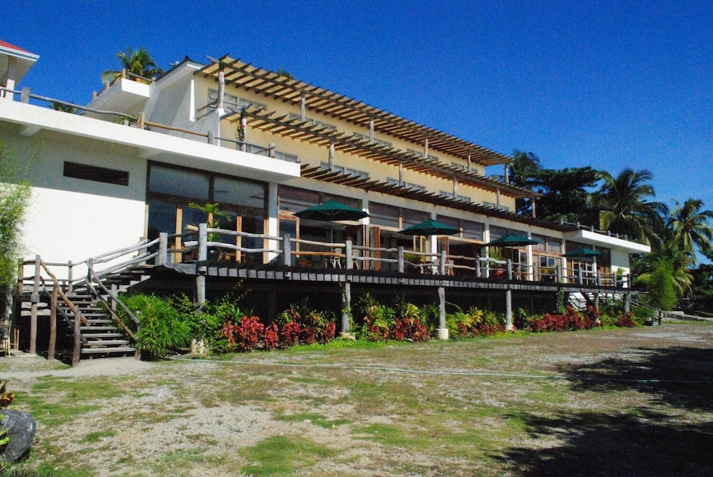Almont Beach Resort 3/35