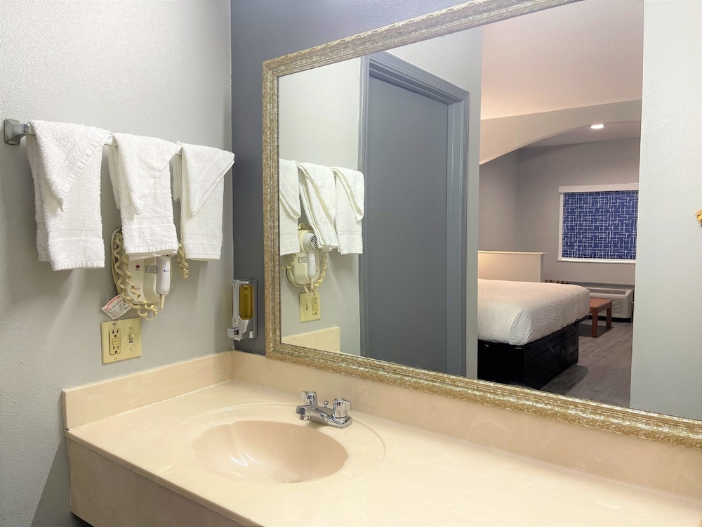 Days Inn by Wyndham North Little Rock/ Maumelle 30/56