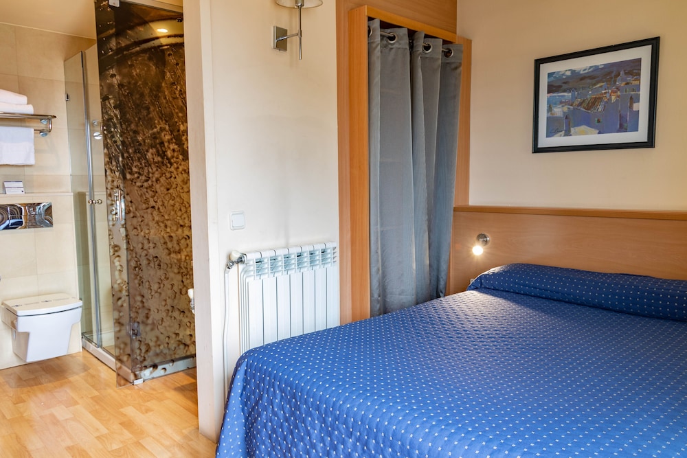 Hotel J. Balmes Vic 3/20