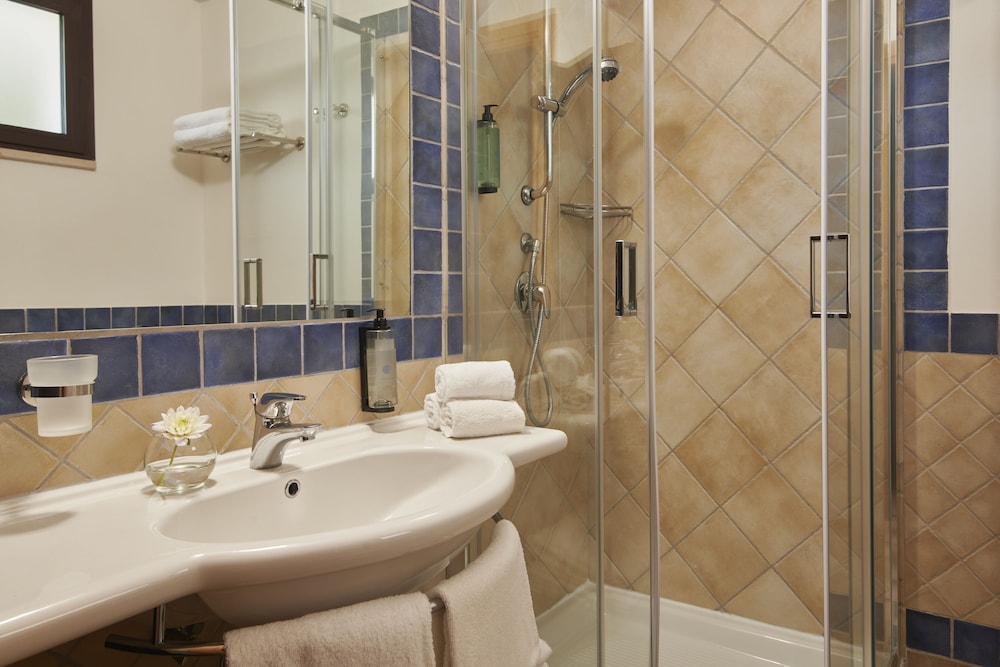 Classic, 1 Single and 2 Double Beds, Garden View