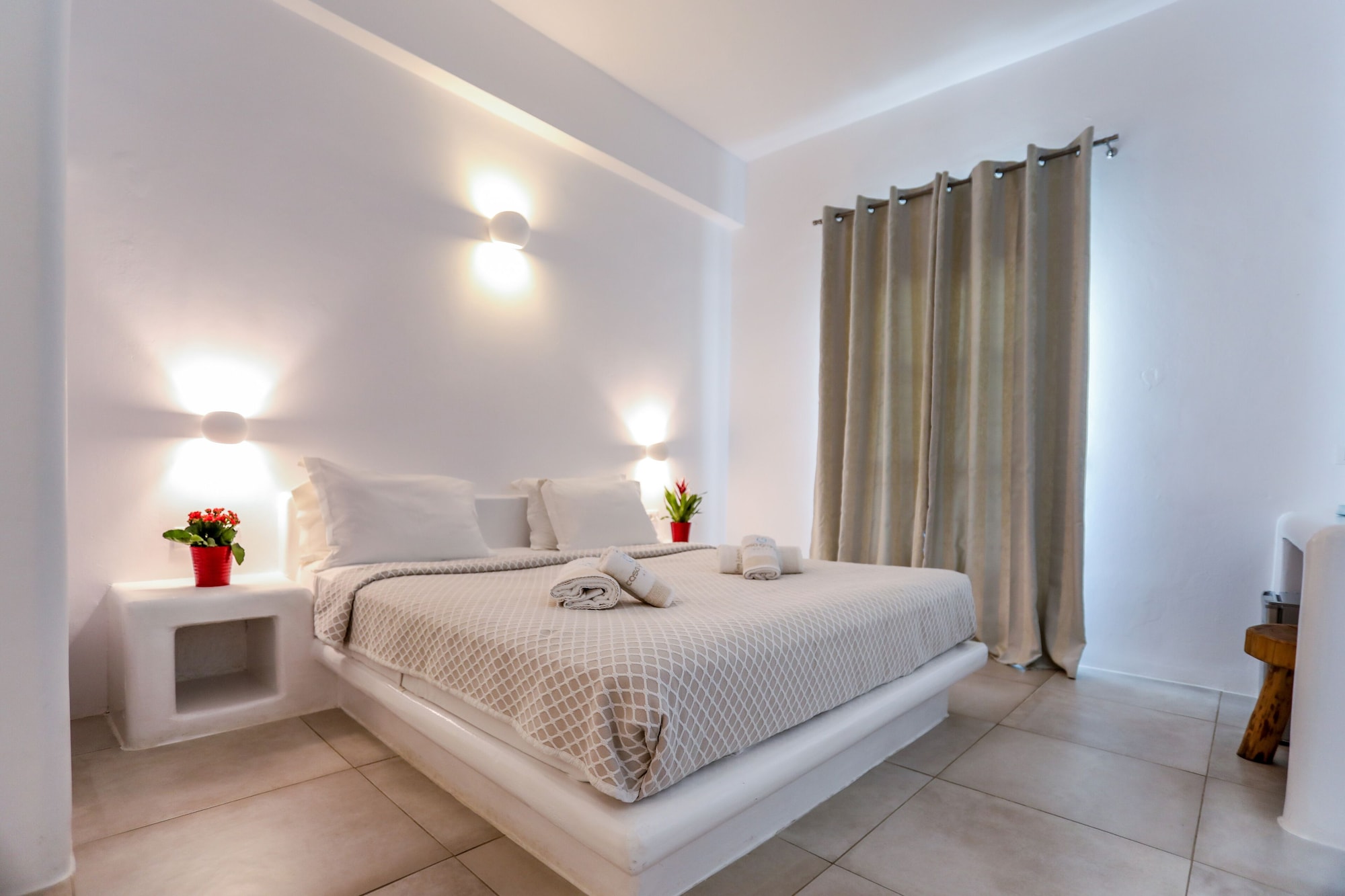 DELUXE, DOUBLE BED
