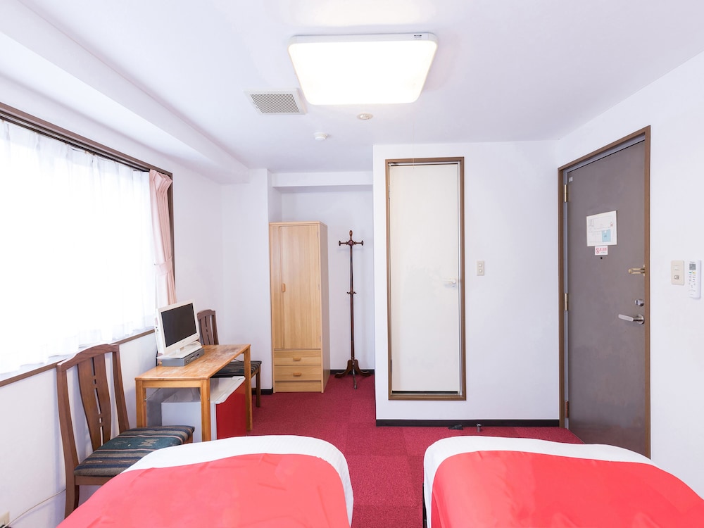 Toka Hotel 4/25