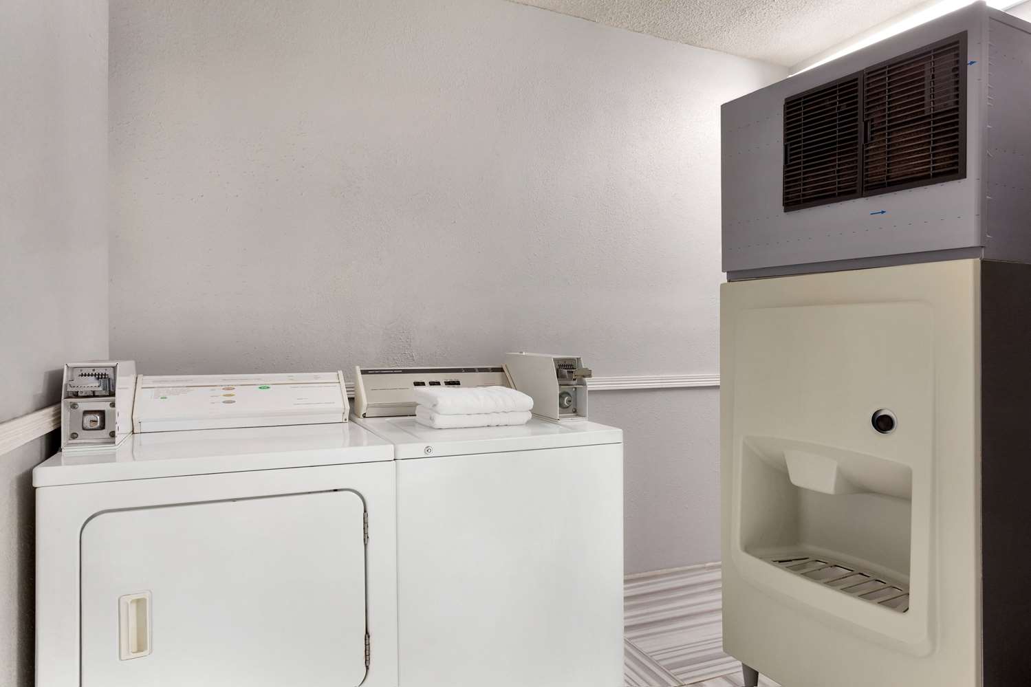 Days Inn by Wyndham Kansas City International Airport 29/29