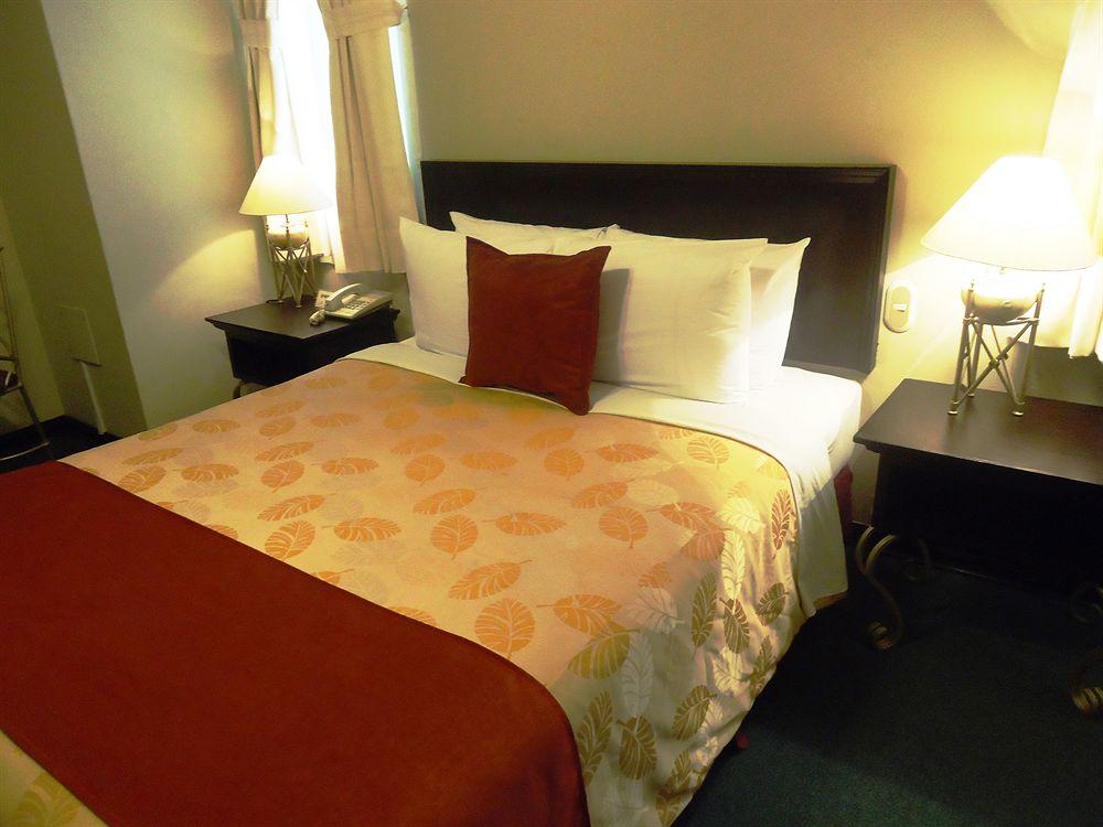 LEON DE ORO INN & SUITES 4/18