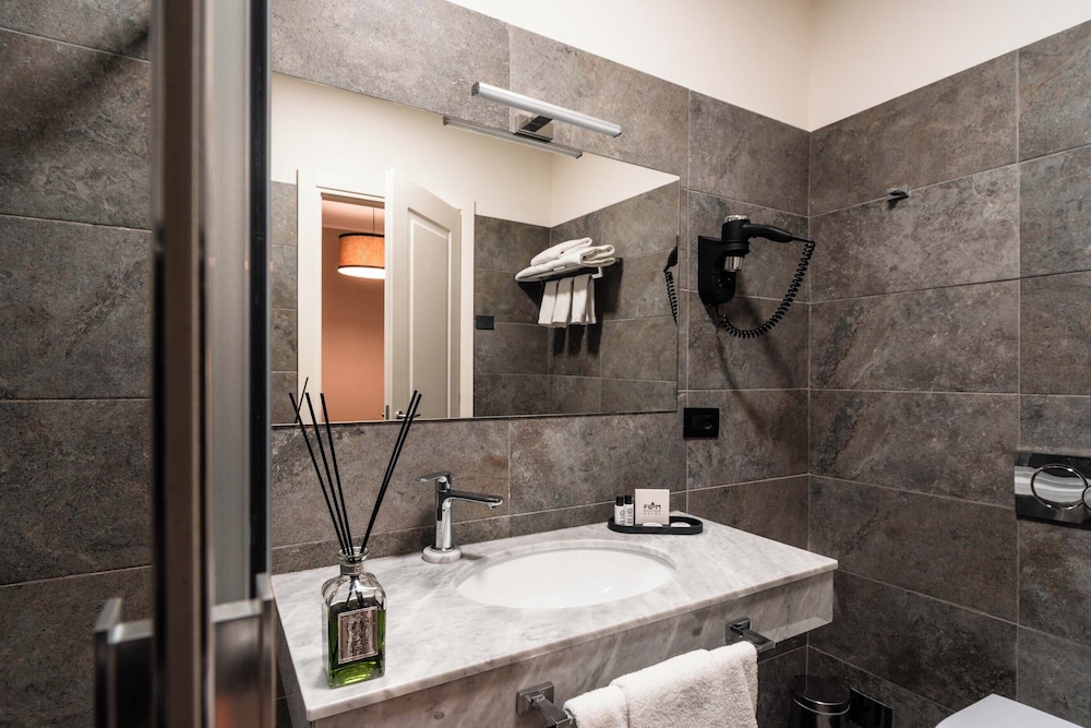 Flom Boutique Hotel 45/50
