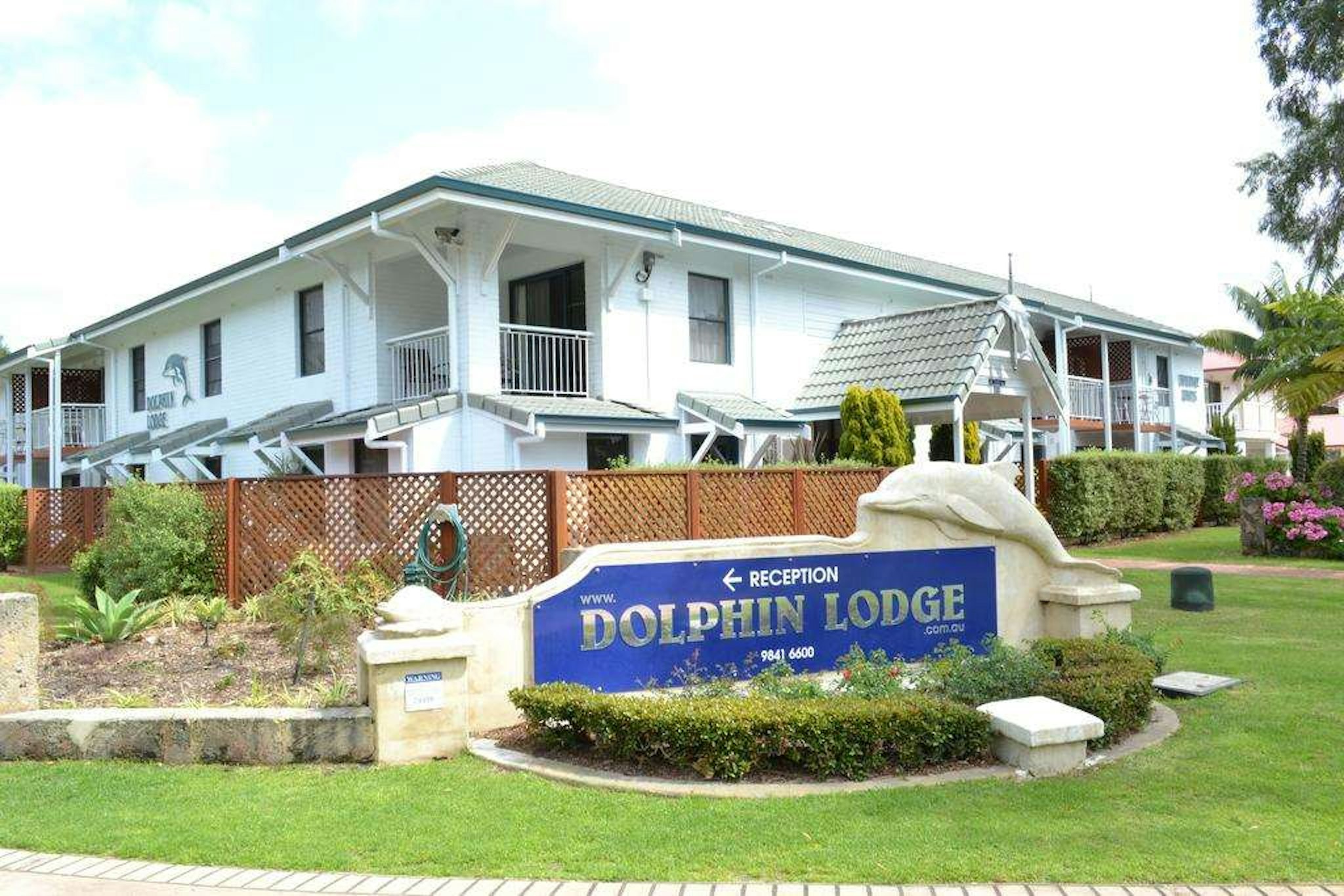 DOLPHIN LODGE 2/20