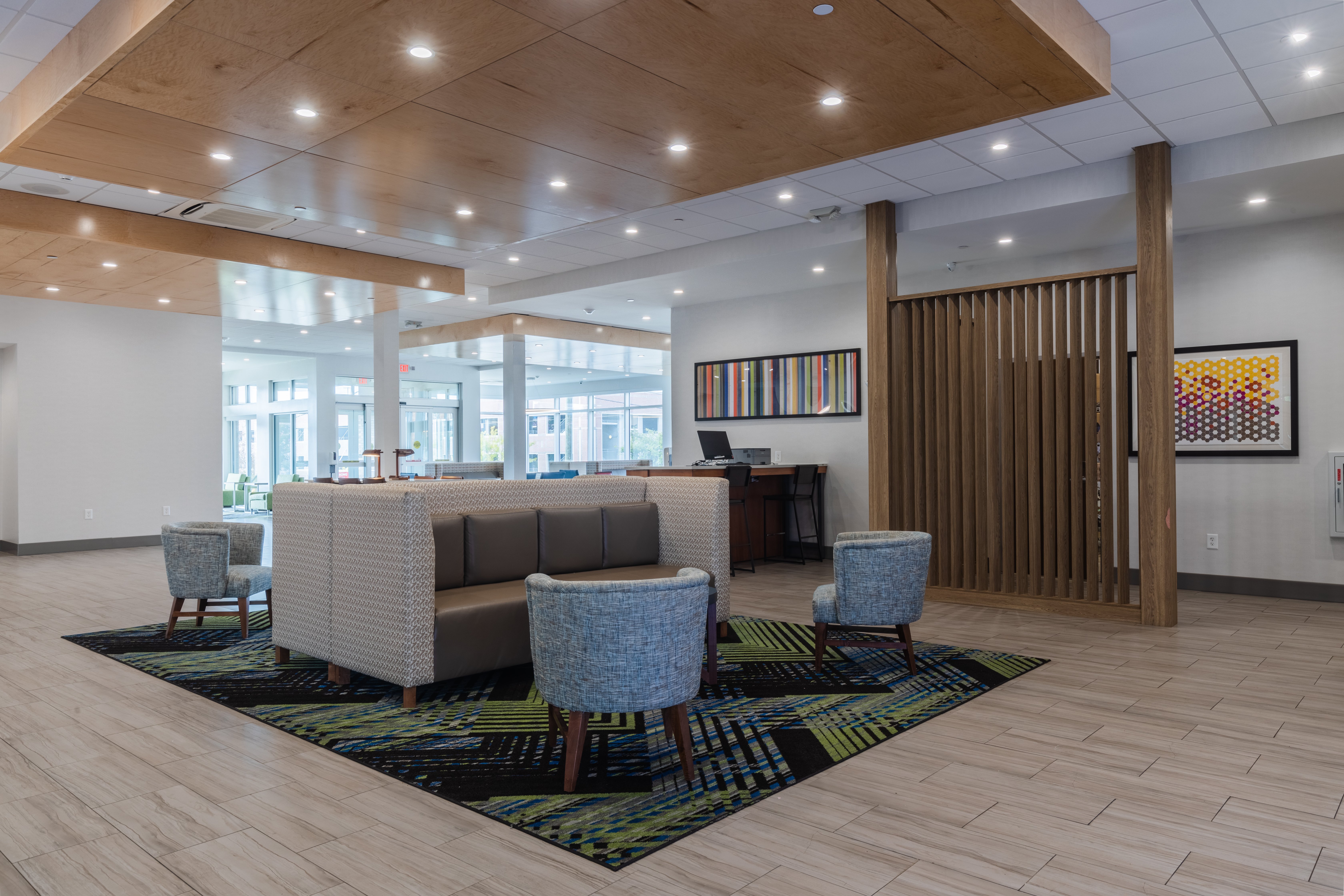 Holiday Inn Express & Suites Columbia Downtown – The Vista 44/60