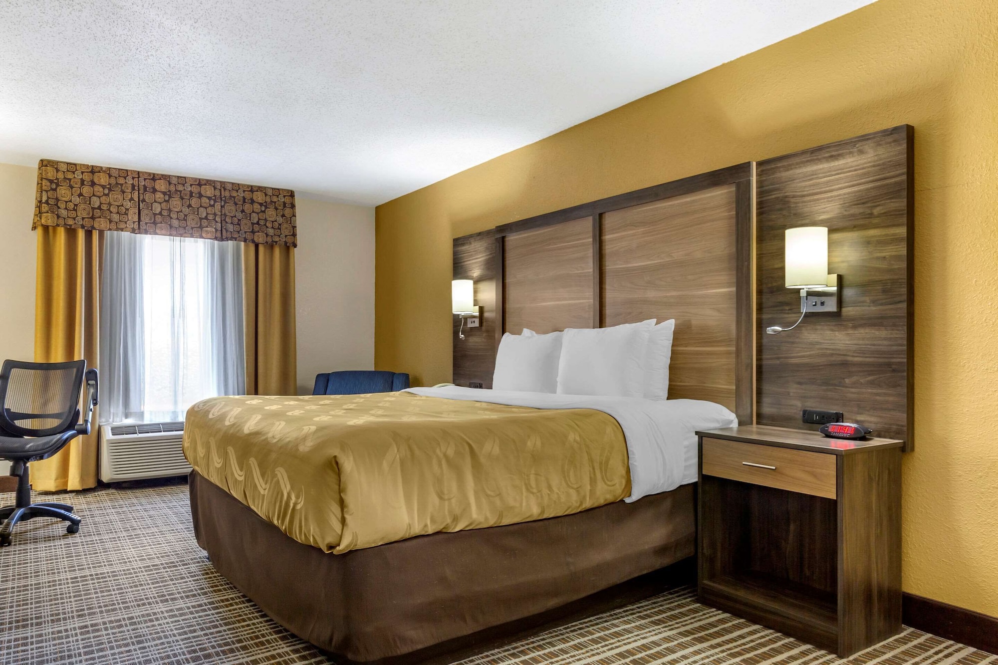 ROOM, KING BED, ACCESSIBLE