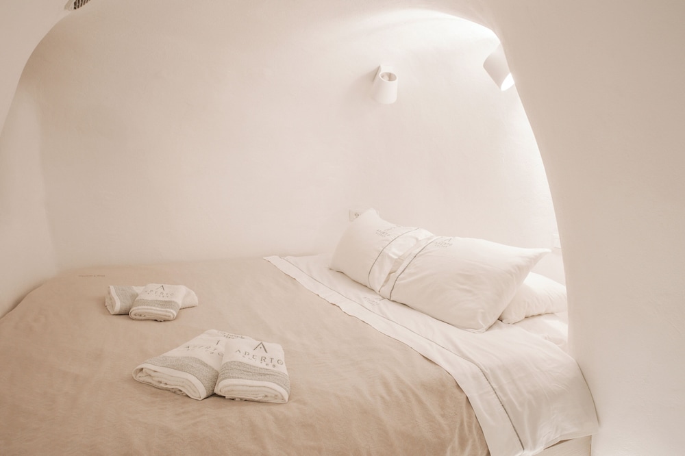 Cave, Signature, Suite, King Bed, Outdoor Jetted Tub, 2 Sofa