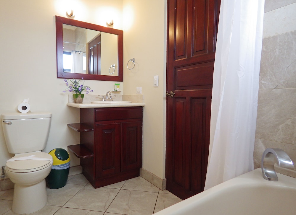The Oaks Tamarindo Condominiums 67/67