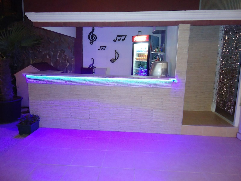 Blue Dolphin Hotel 6/39