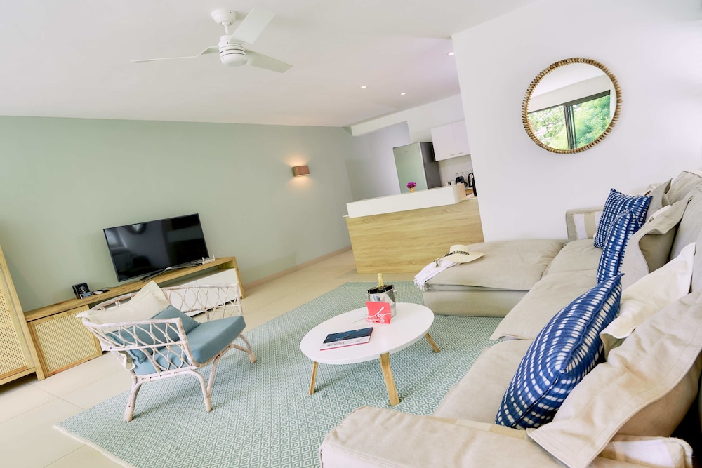 Les Estivales Beachfront Suites & Penthouses By Lo 27/48