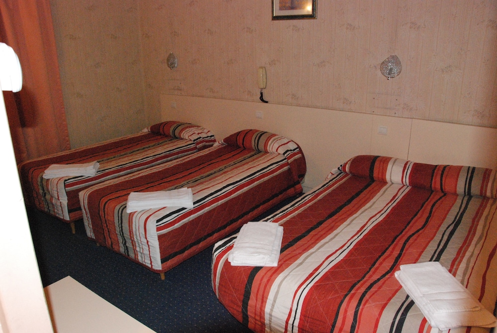 Hotel Acropolis 8/66