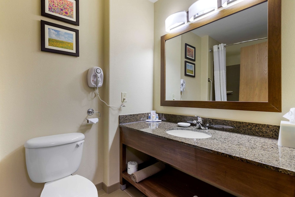 Comfort Inn & Suites Ponca City Near Marland Mansion 32/38