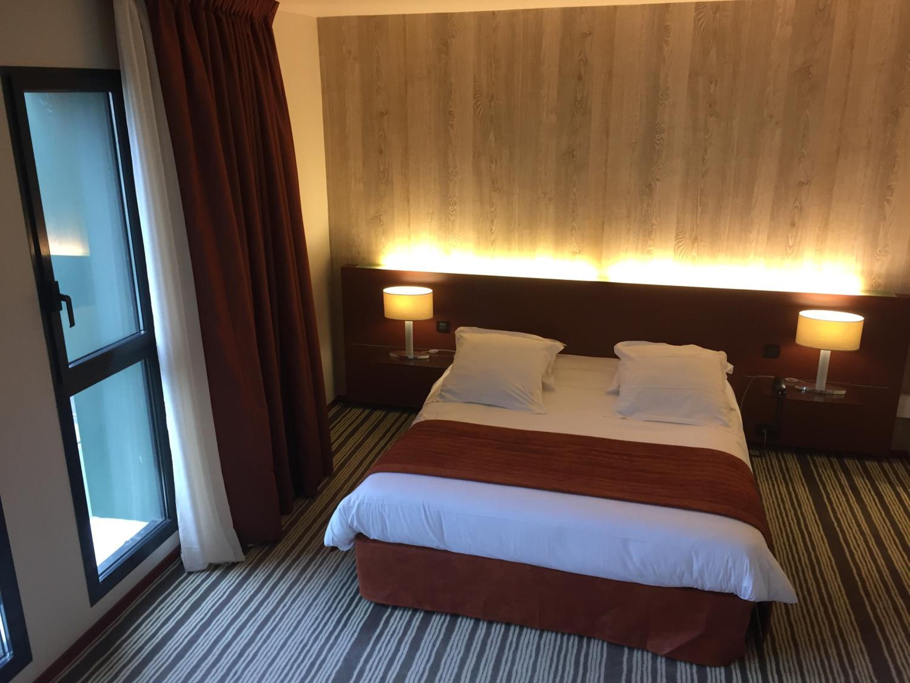 Room, Double Bed, Harbour Side 3/6