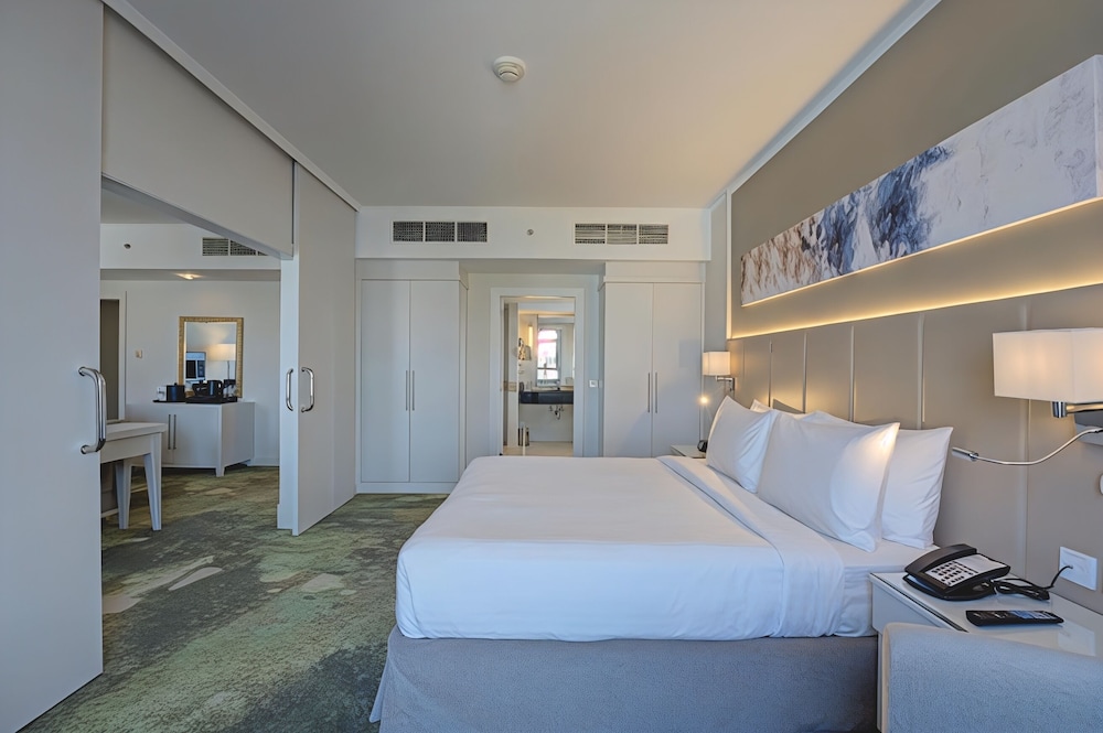 Millennium Lakeview Hotel 34/71