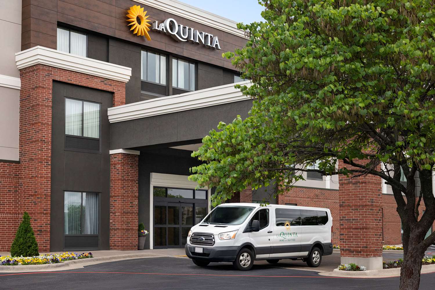 La Quinta Inn Suites Springfield Airport Plaza 56/61