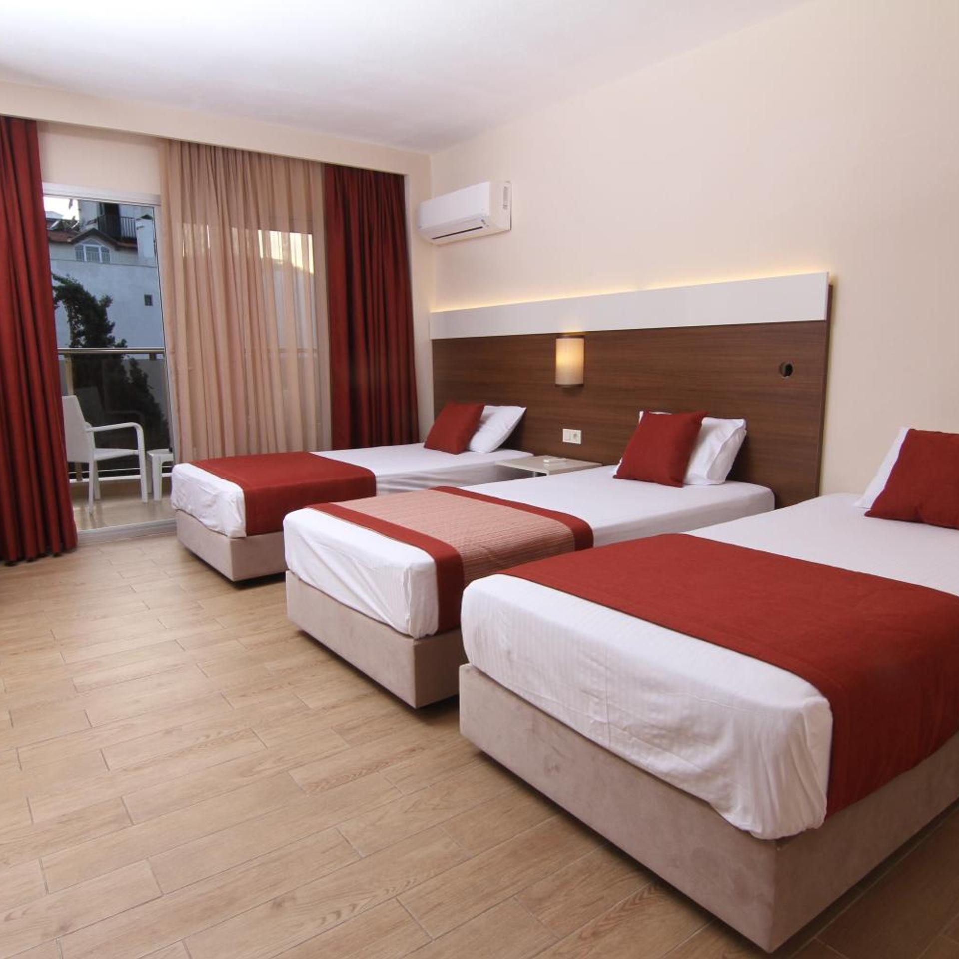 ROOM, TRIPLE, CITY VIEW