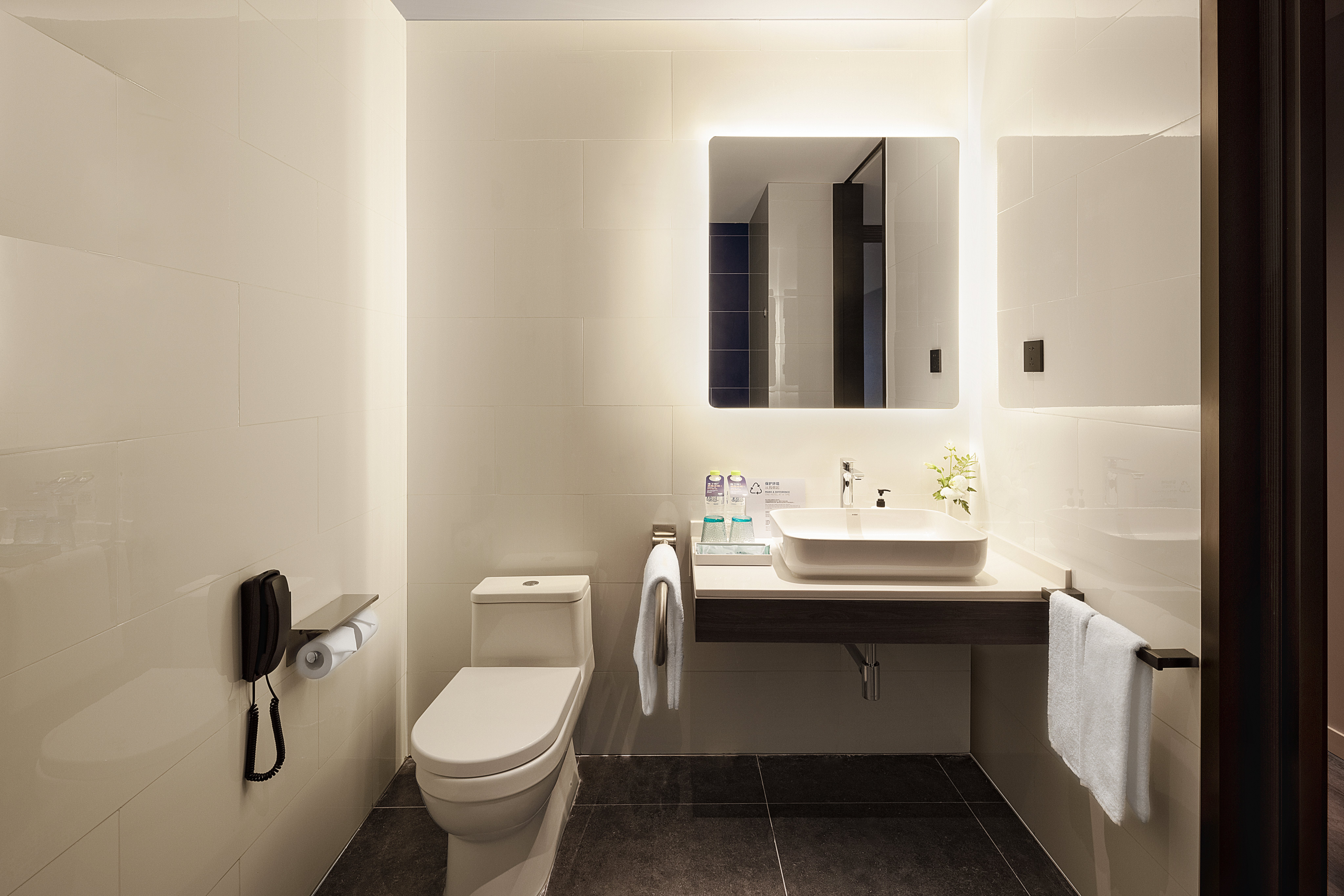 Holiday Inn and Suites Qingdao Jinshui 78/80