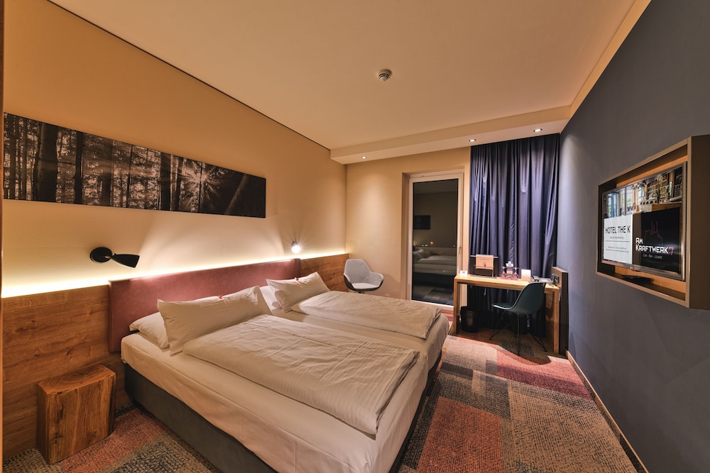 Business, Twin Beds