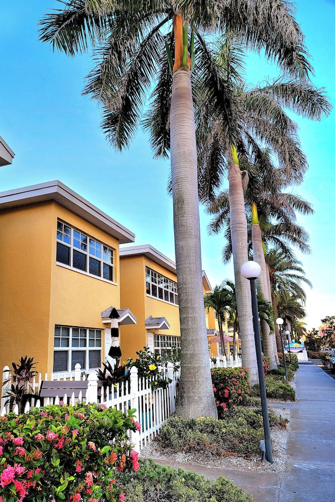 Barefoot Beach Resort in INDIAN SHORES - FL
