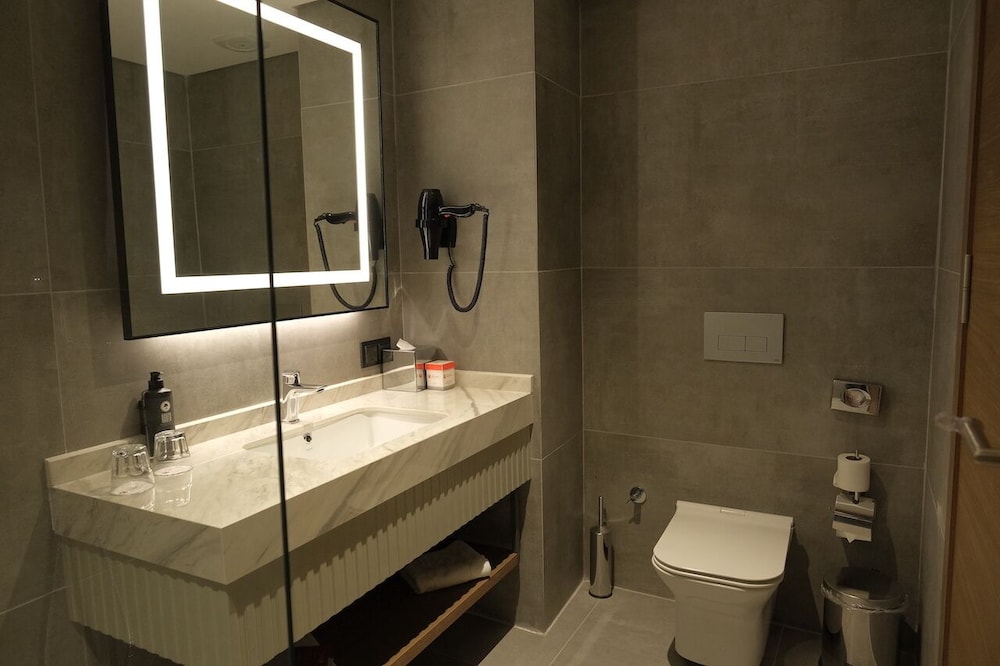 غرفة قياسية بسرير كينج، Ramada Encore by Wyndham Konya Karatay 5/7