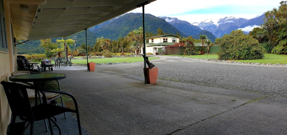 Glacier View Motel 55/68