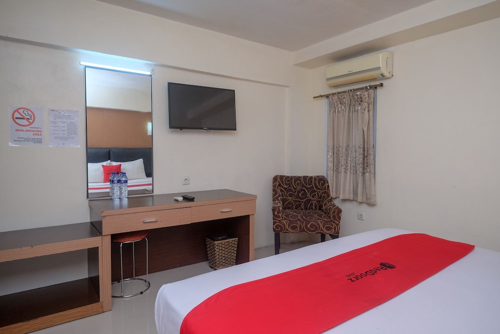 RedDoorz Plus Grand Populer Hotel (ex Nida Rooms Makassar Sulawesi) 15/33