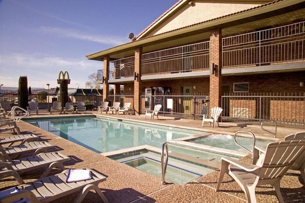 Claridge Inn 4/57