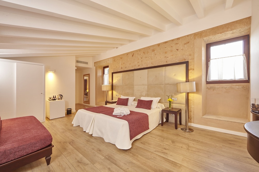 Bennoc Petit Hotel 26/80