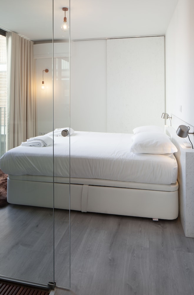 1 BEDROOM, APARTMENT