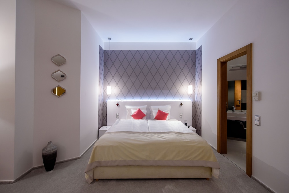 Karoly Corner Residences 17/50