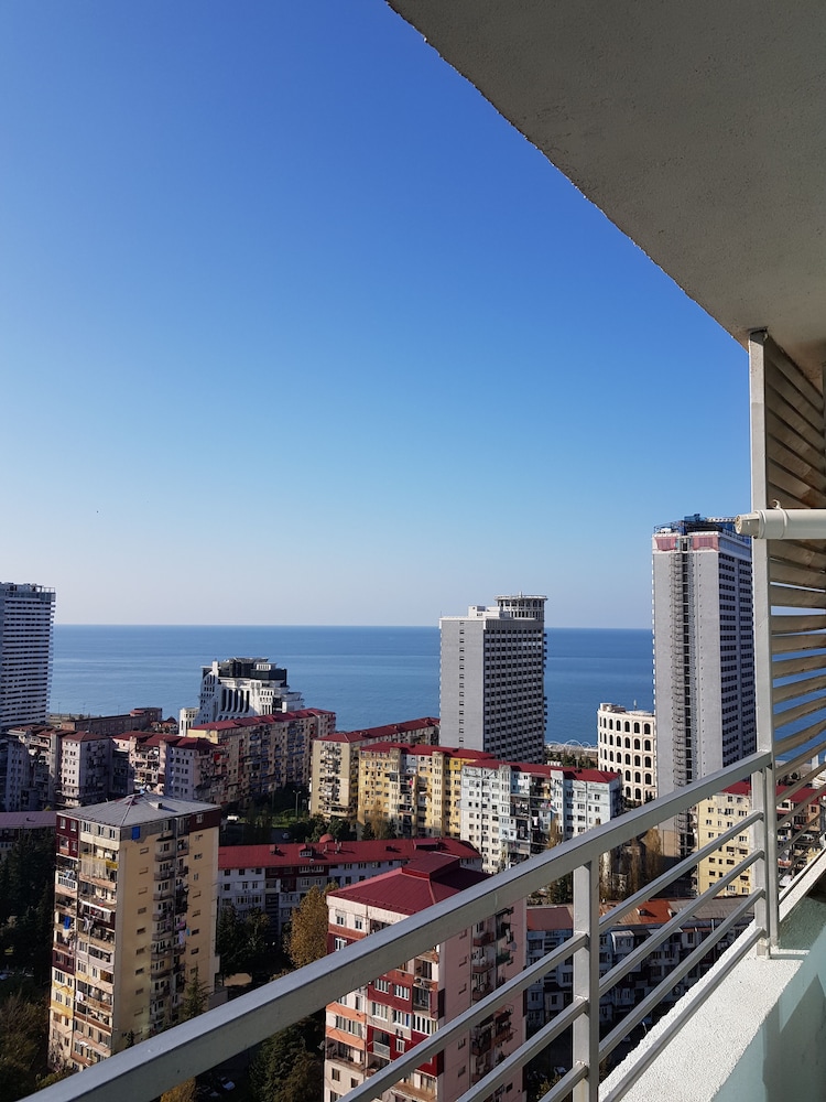 Batumi Real Lux 39/50