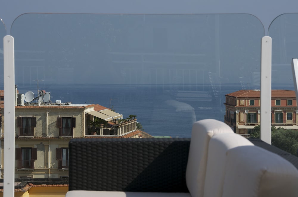 Hotel Plaza Sorrento 45/50