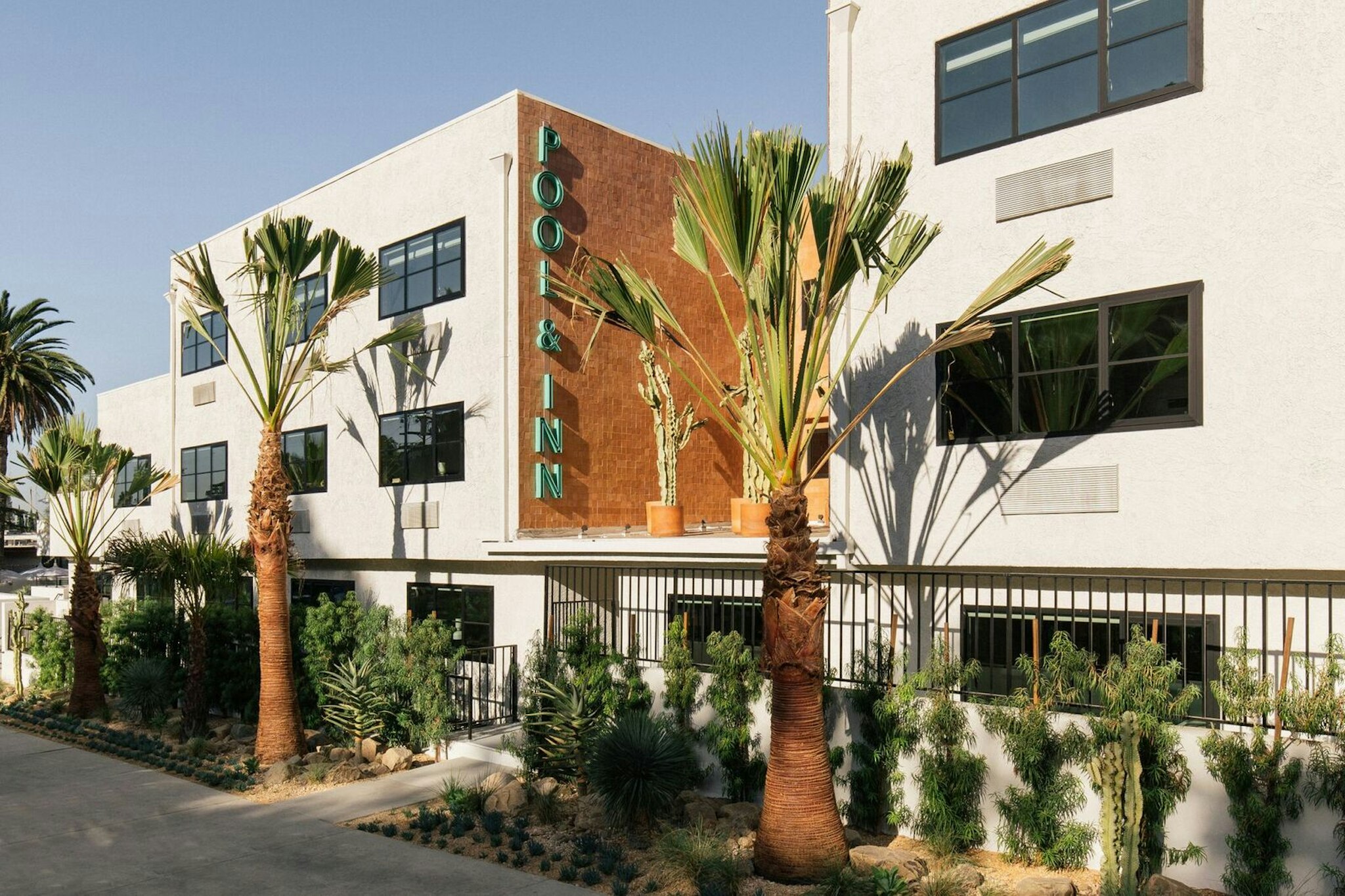 Silver Lake Pool And Inn 1/17
