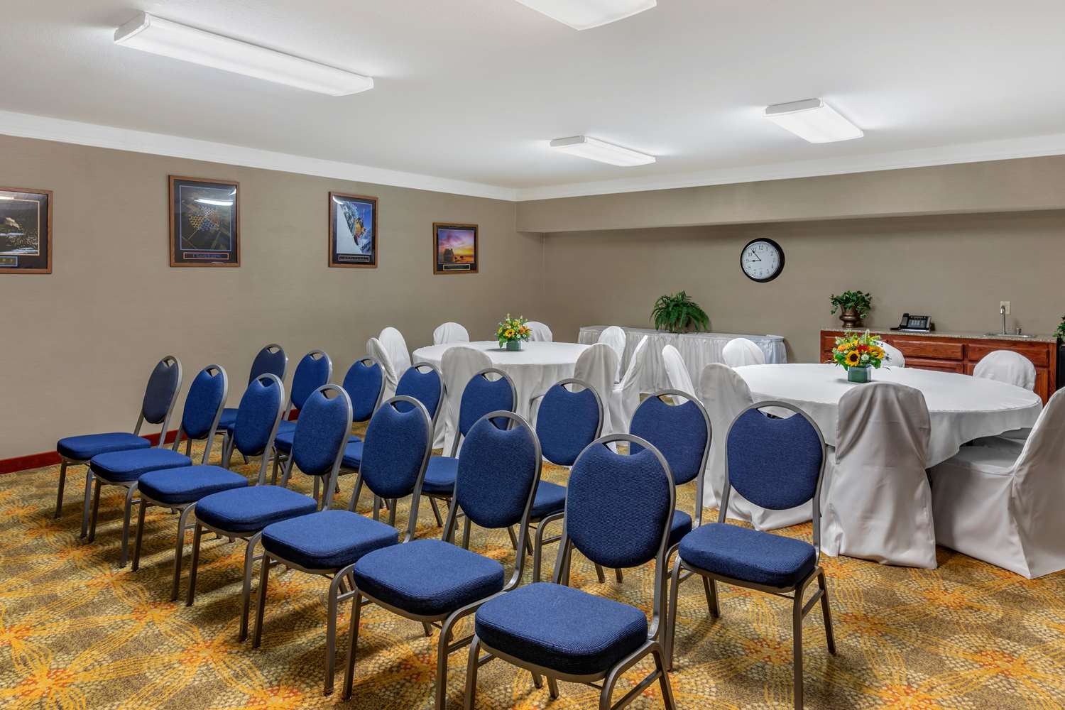 Comfort Suites Visalia - Convention Center 32/41