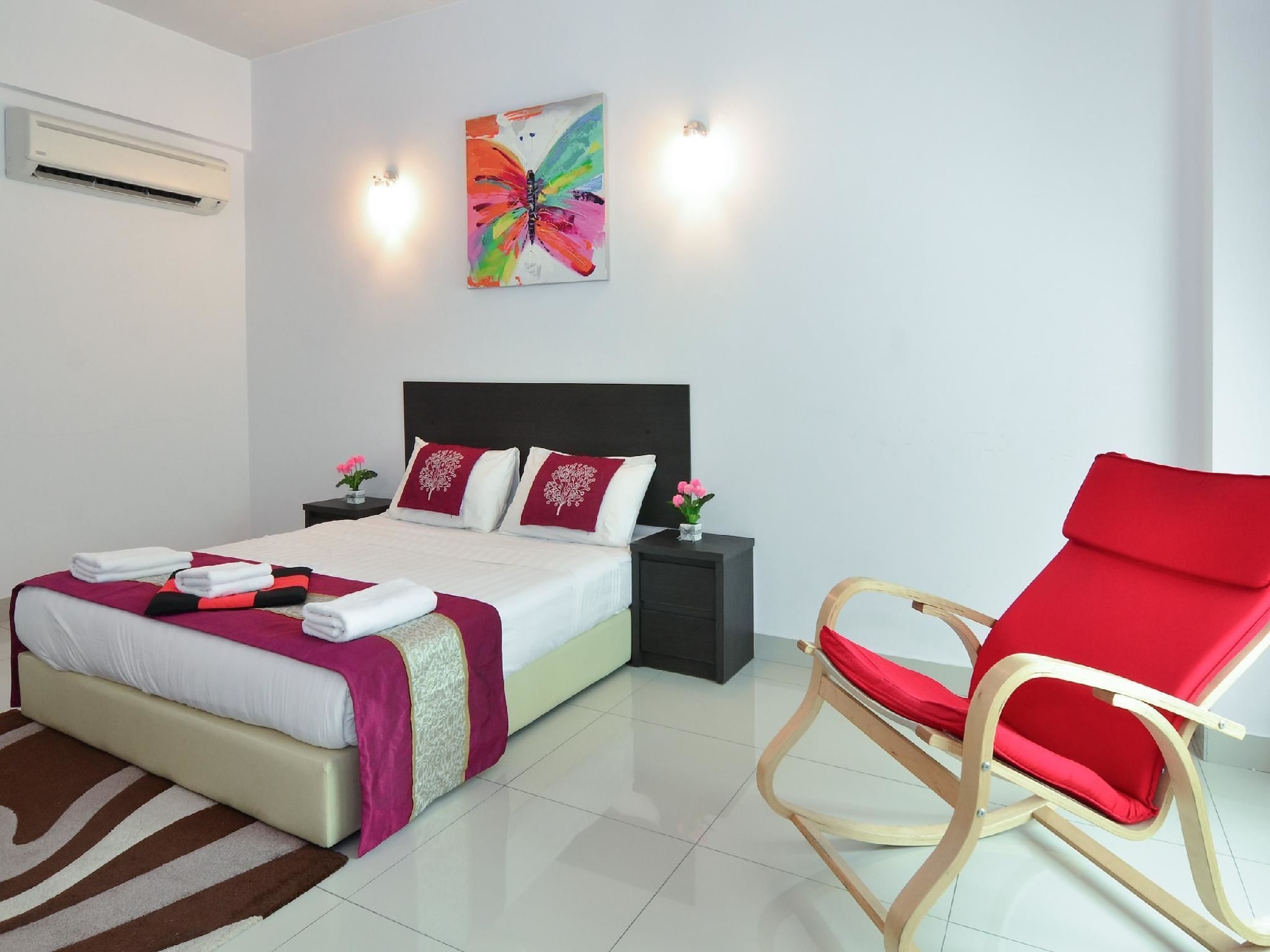 STANDARD, QUEEN BED