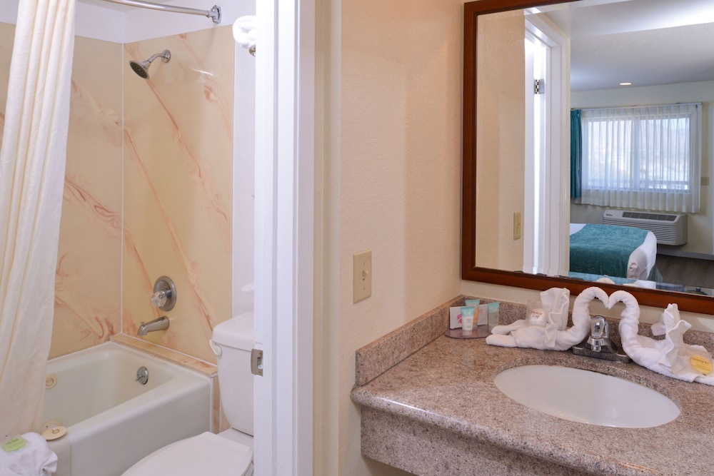 Edgewater Inn And Suites 25/76